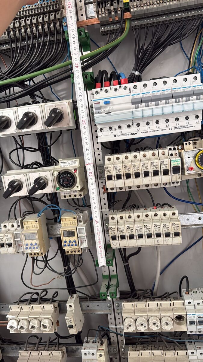 Elektriker bei der Arbeit in Berlin